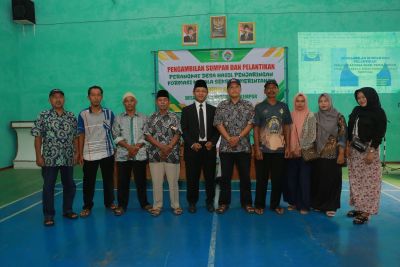 foto bareng RT dan RW Kaliputih